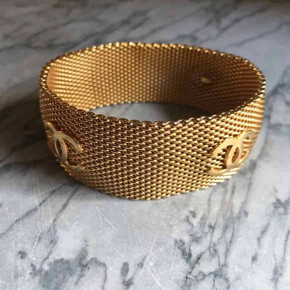 CHANEL, Authentic, CC Logo Bracelet, Vintage 1996 Gold Plated Chanel Bracelet - Picture 6 of 15